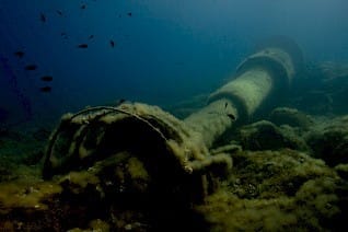 Diving in the Lighthouse Reef on Ibiza.